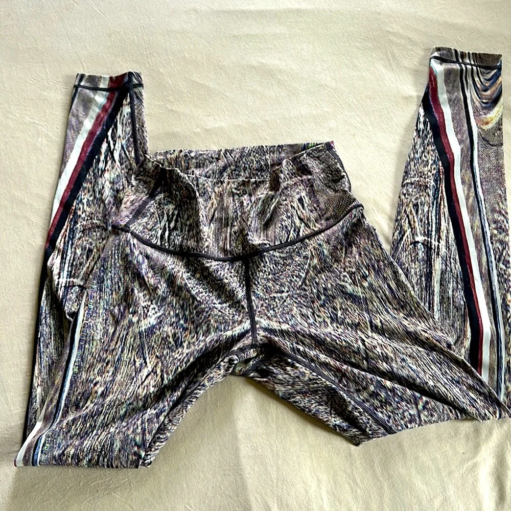Lululemon size 6 leggings - Picture 1 of 5